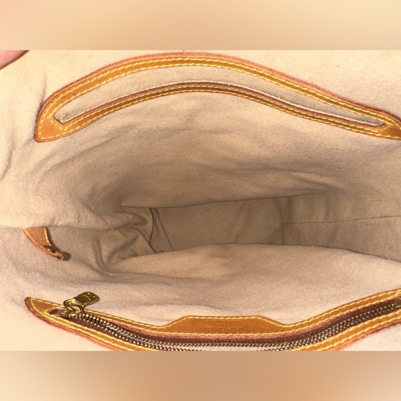 Authentic Louis Vuitton Bucket GM Monogram Tote. This is such a beauty! - Picture 12 of 13